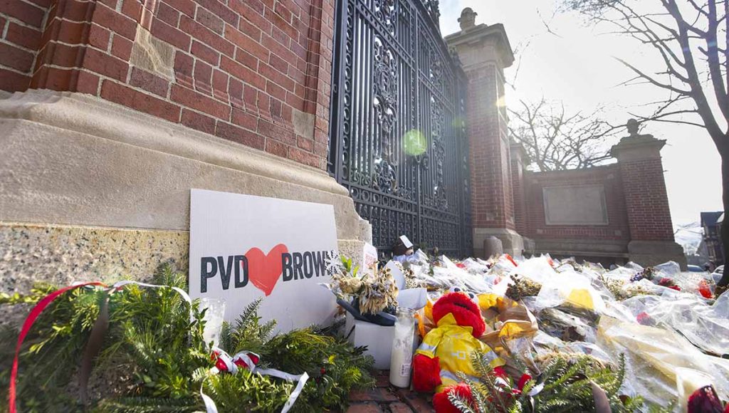 Image of the memorial at the gates