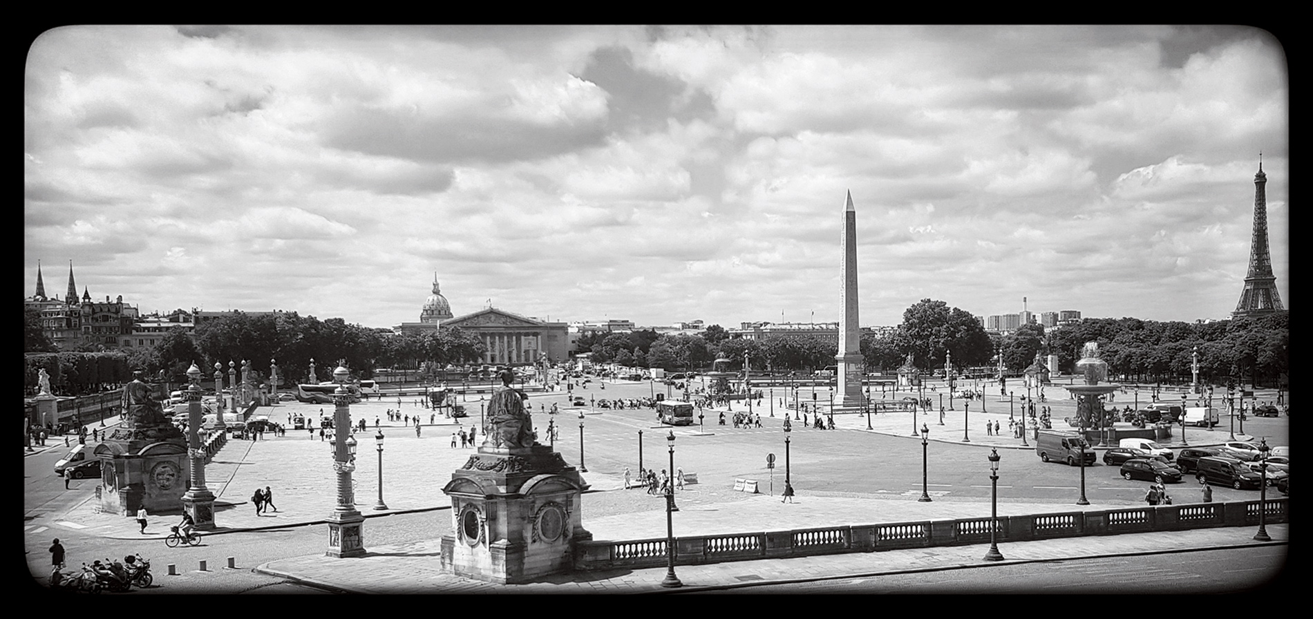 Black and white image of Paris plaza