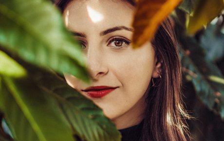 Image of Dana Schwartz looking through leaves
